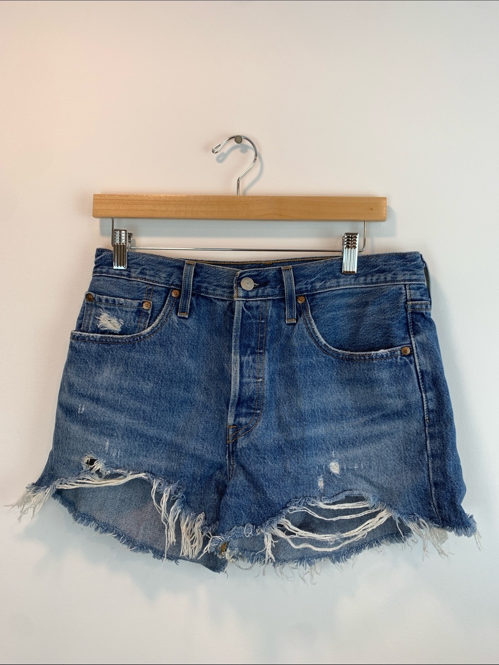 Levi Strauss 501 denim shorts sz 28 summer cutoff distressed high waisted
